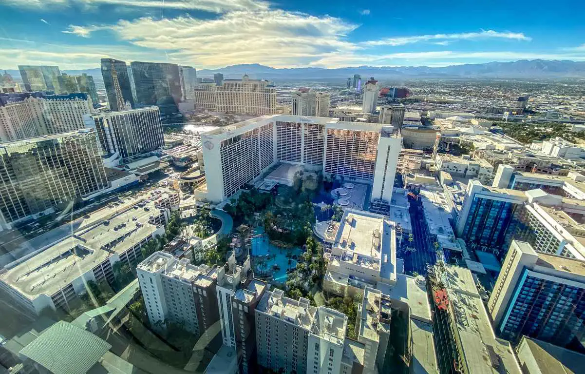Do You Have To Share Pods on the High Roller? (Answered) 3 The view from on top of the High Roller wheel in Las Vegas.
