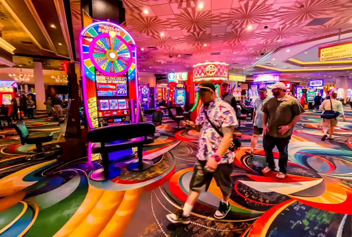 Can You Walk Everywhere in Las Vegas? (What You Need to Know) 5 walking through mgm grand casino