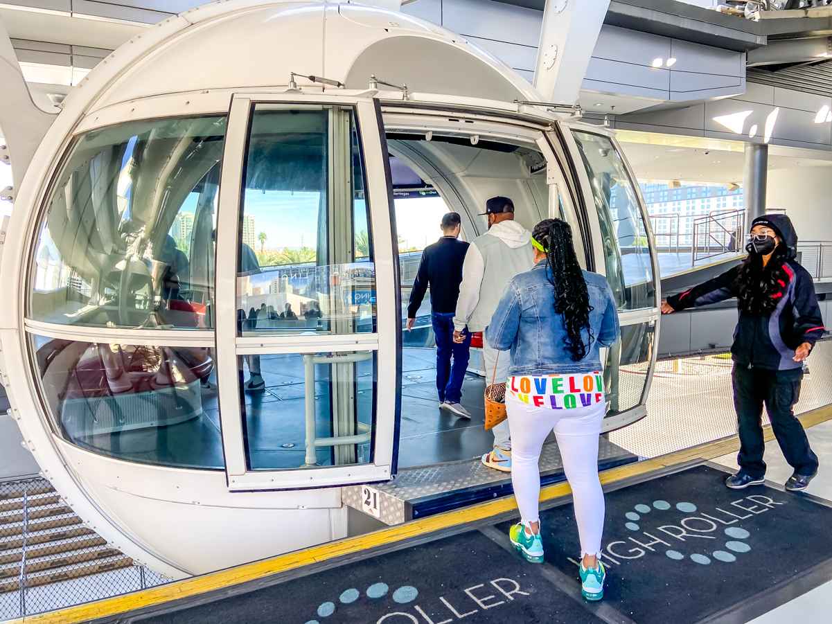 Seats on The High Roller in Las Vegas (What to Know) 5 High Roller pod occupancy