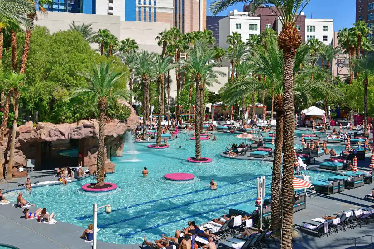 Why Pools in Las Vegas Are So Cold