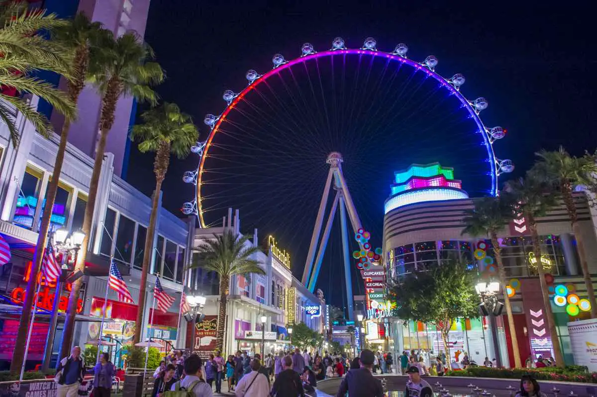 how long is the wait for the high roller 