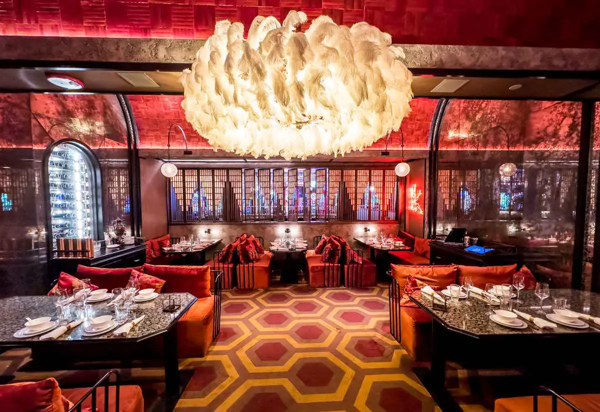 Mott 32 is one of the best restaurants in Venetian Palazzo. Mott 32 interior dining room decor.