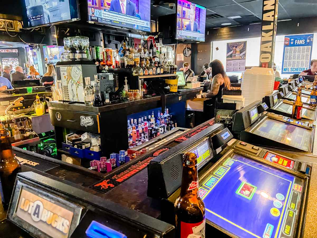 Stage Door Casino Las Vegas: Cool Dive Bar Near the Strip! 6 Stage Door Casino Gambling