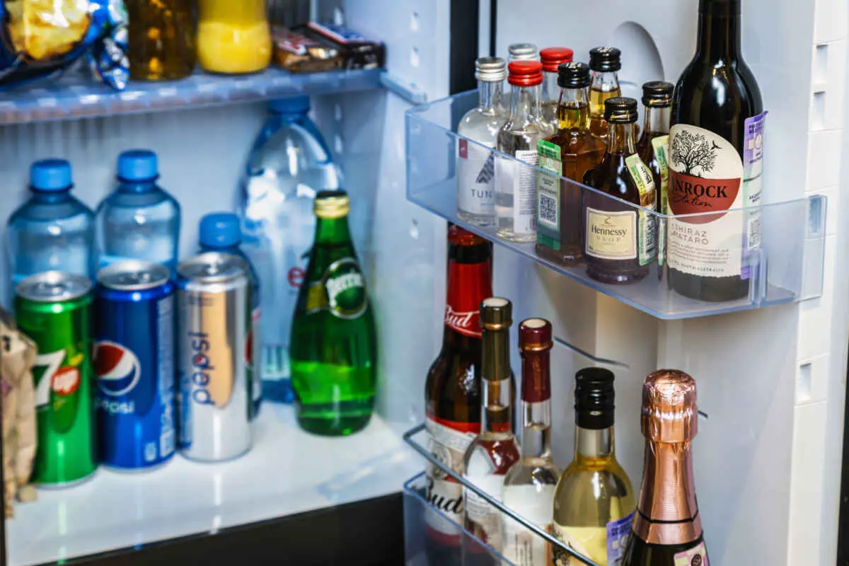 Do Rooms at the Venetian Have…? (15 Things To Know) 2 Venetian minibar