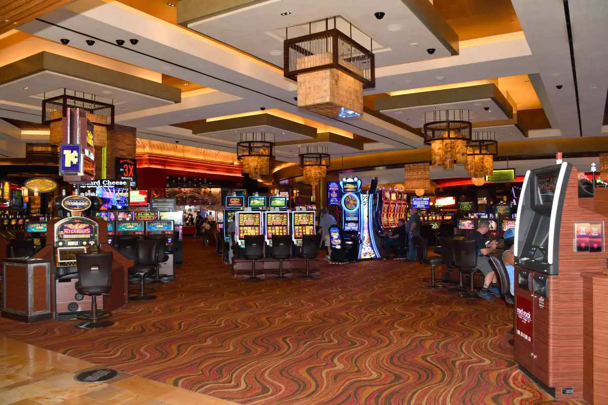 6 Casinos Las Vegas Locals Go To Gamble (Revealed!) 2 casino floor at Red Rock Casino Las Vegas