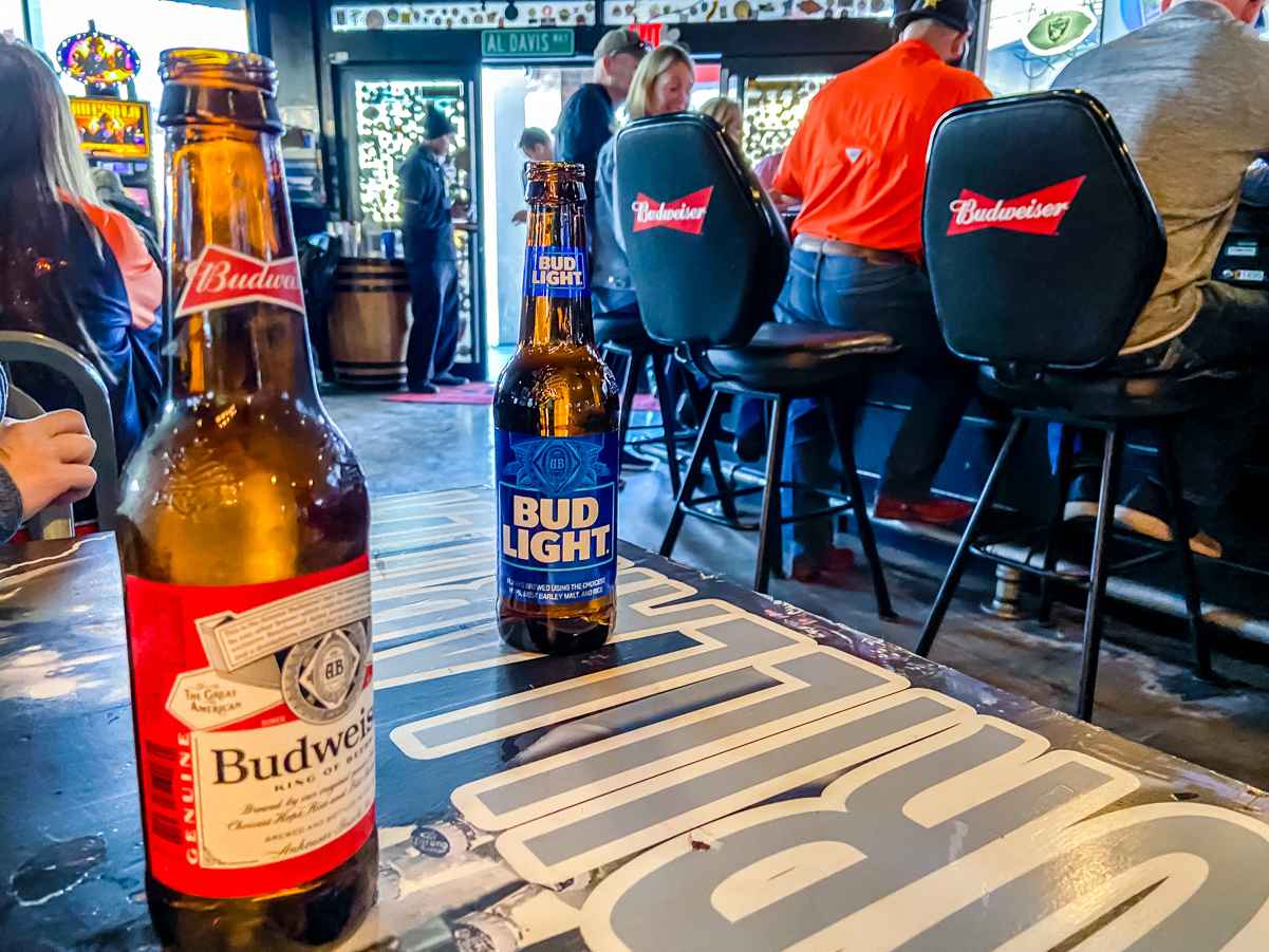Stage Door Casino Las Vegas: Cool Dive Bar Near the Strip! 4 You'll find cheap beers at Stage Door Casino