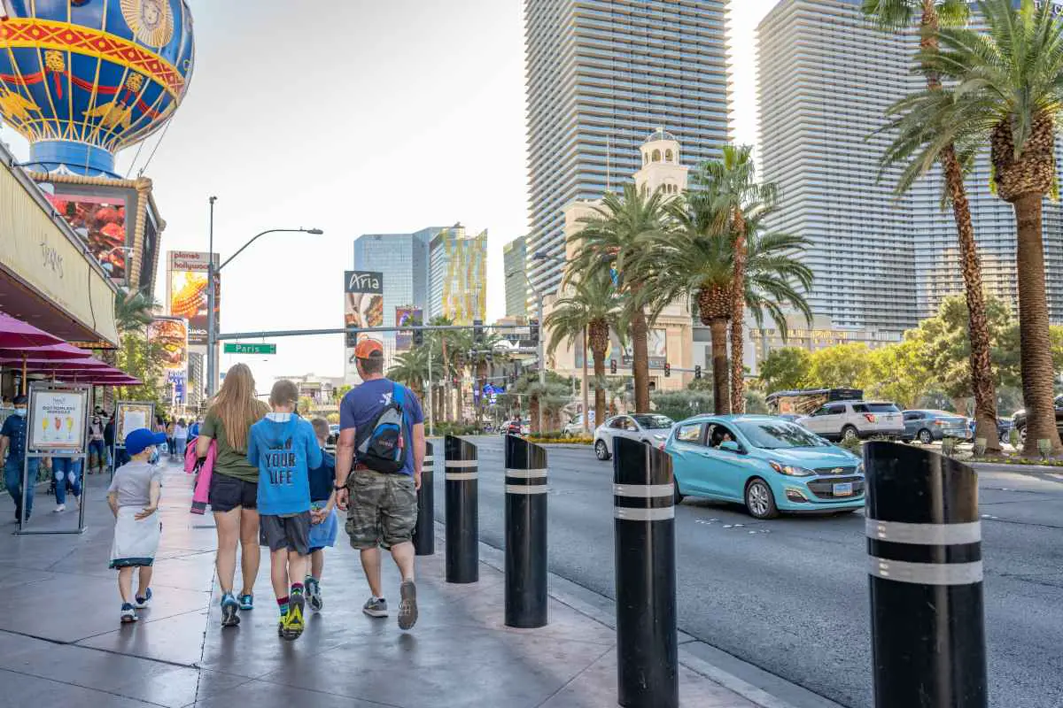 Family wearing shorts and t-shirts will walking on the Las Vegas strip