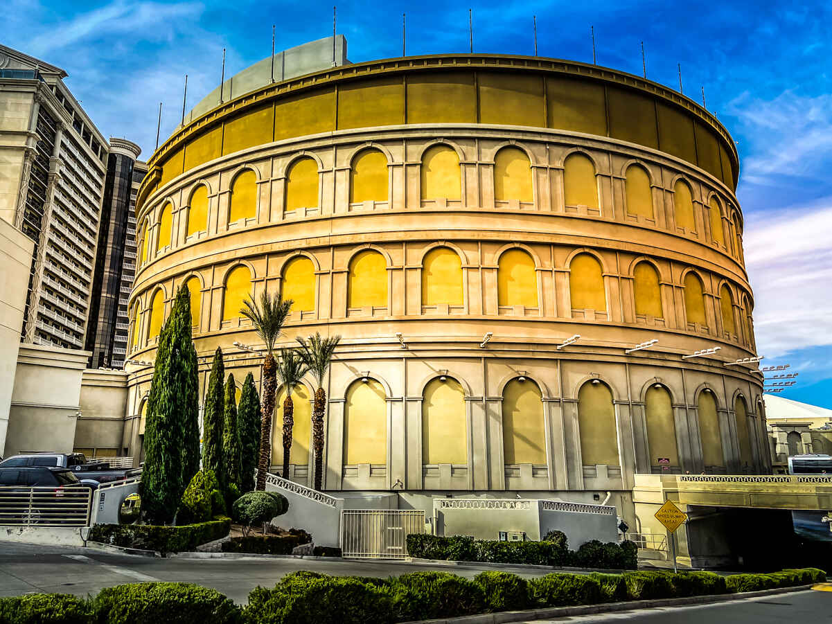 3 Reasons Why Caesars Palace Is So Expensive (Las Vegas) 3 The Colosseum at Caesars Palace Offers Amazing Entertainment