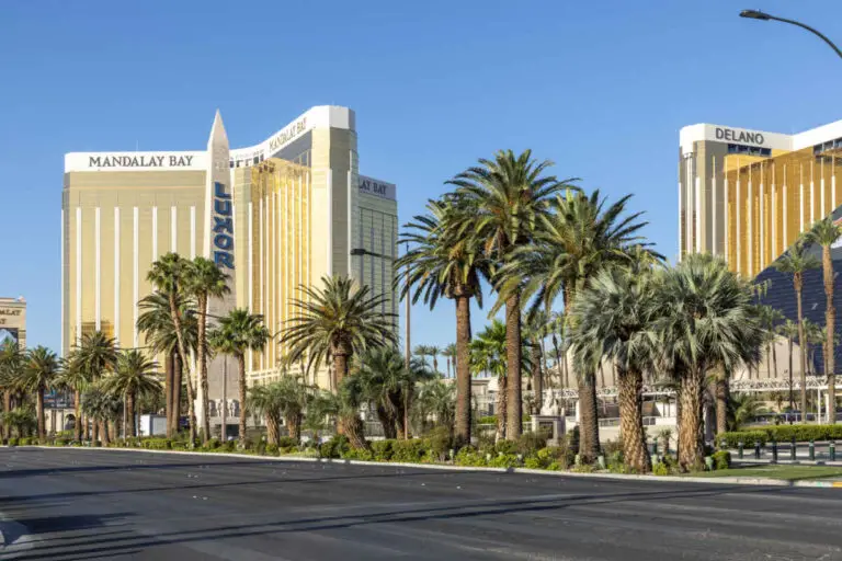 Can You Walk From Luxor to Mandalay Bay Inside? (Yes, Here’s How)