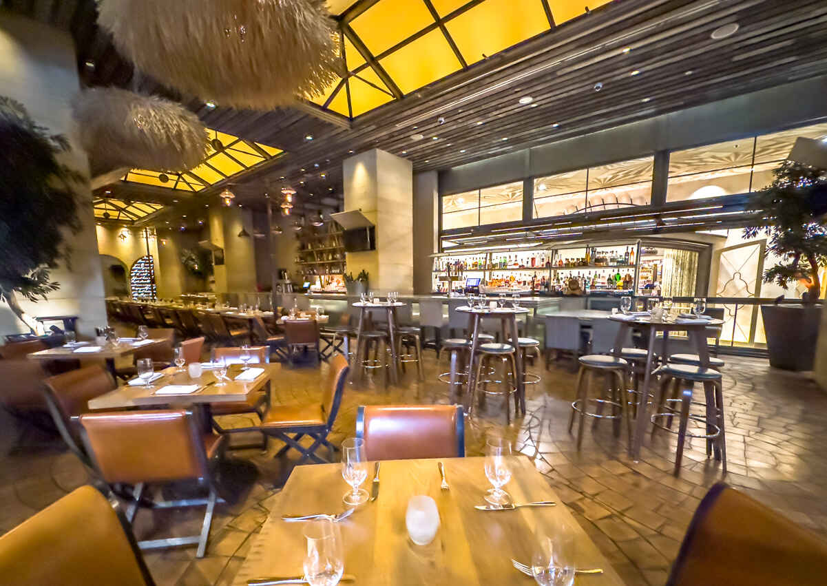 8 MGM Grand Restaurants You'll Love (Dining at MGM Grand) 11 Crush dining room at MGM Grand