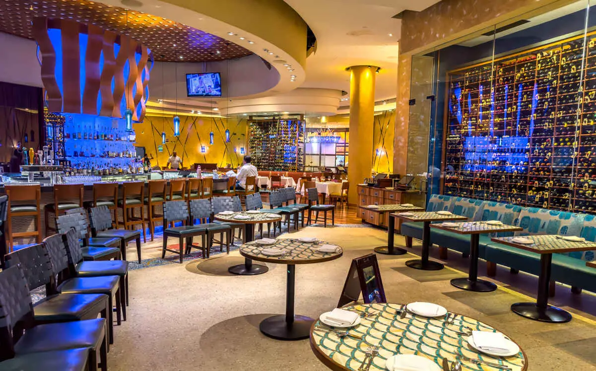 Emeril’s New Orleans Fish House dining room