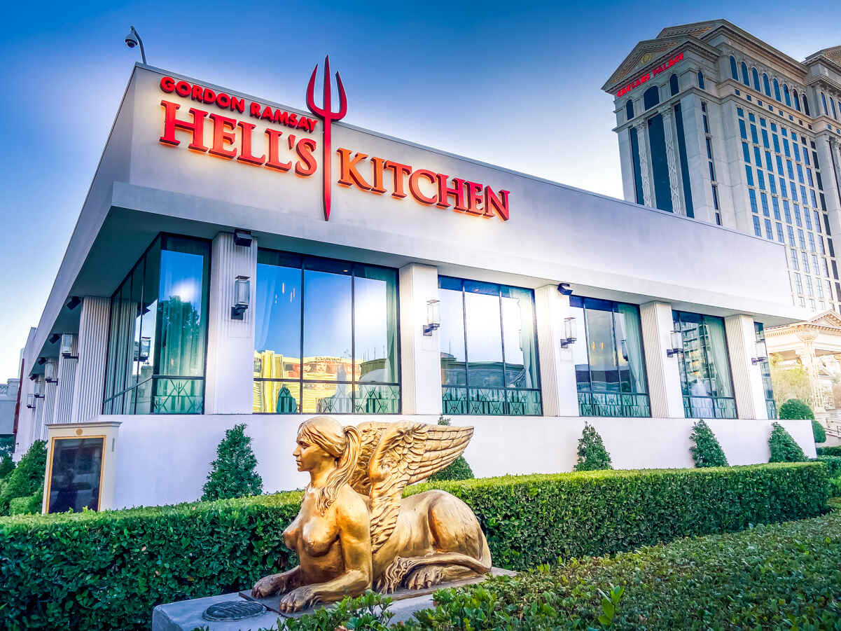 3 Reasons Why Caesars Palace Is So Expensive (Las Vegas) 7 Hell's Kitchen at Caesars Las Vegas