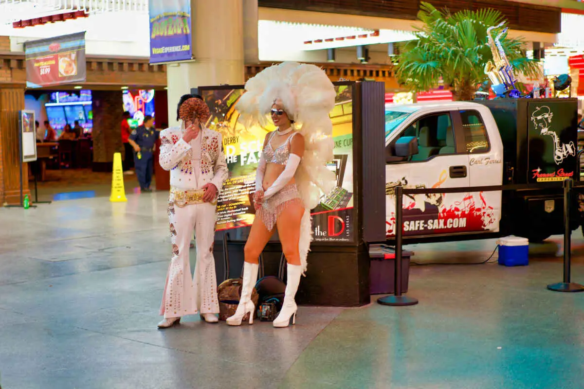 How Much to Tip Vegas Street Performers? (Vegas Tipping) 2 How Much Do Vegas Street Performers Make
