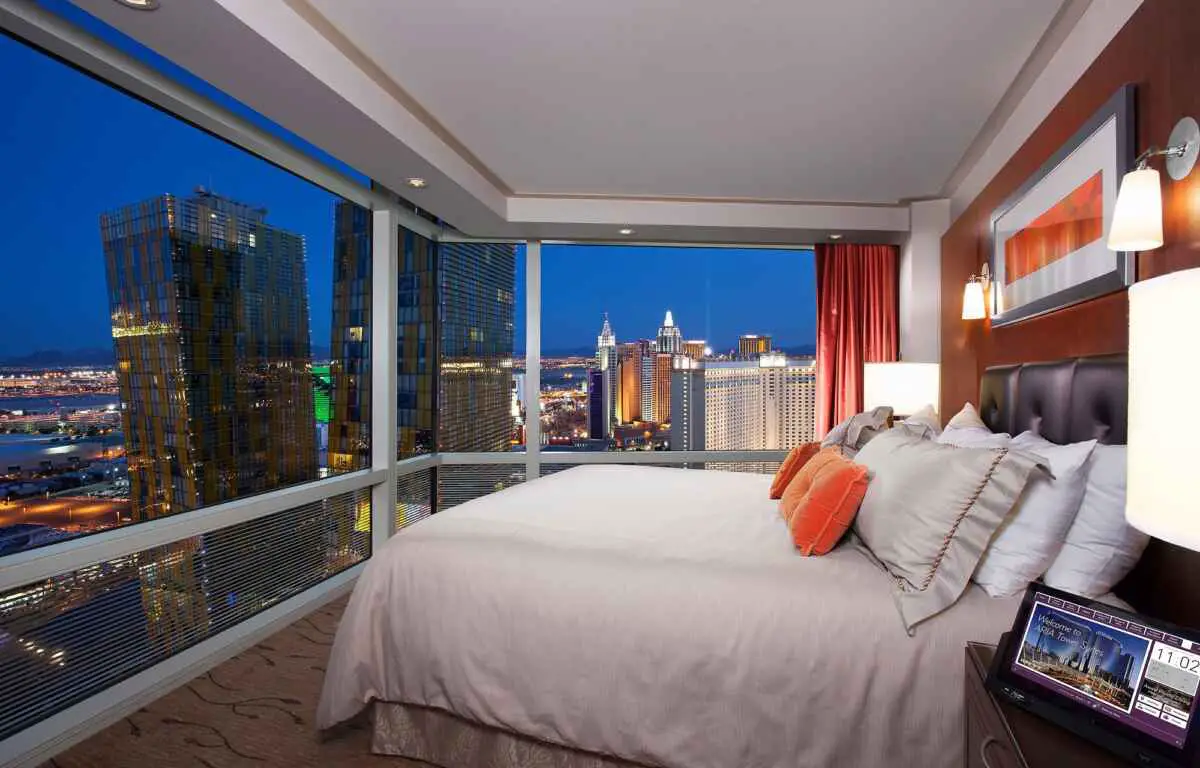 Vdara vs Aria (Prices, Rooms, Restaurants, & Nightlife) 4 Aria's Corner Suite Panoramic
