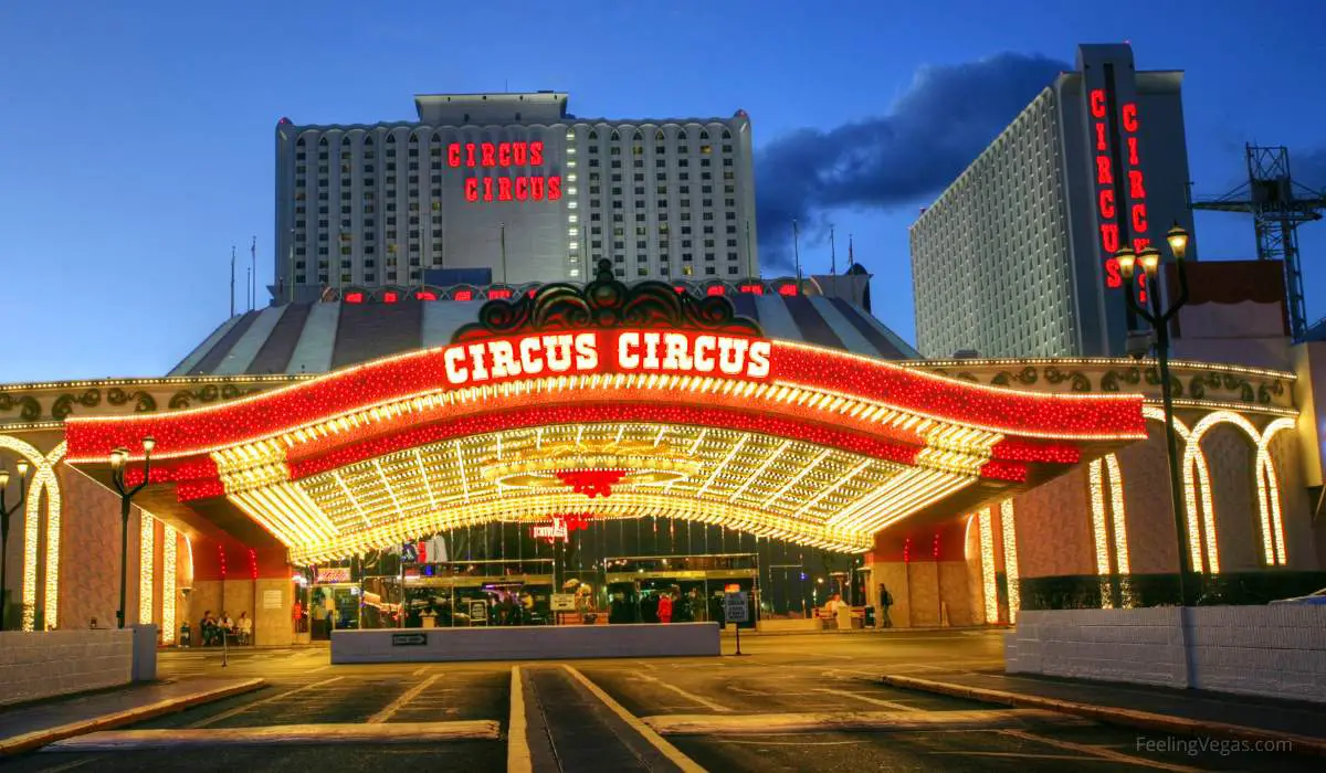 circus circus has complimentary parking