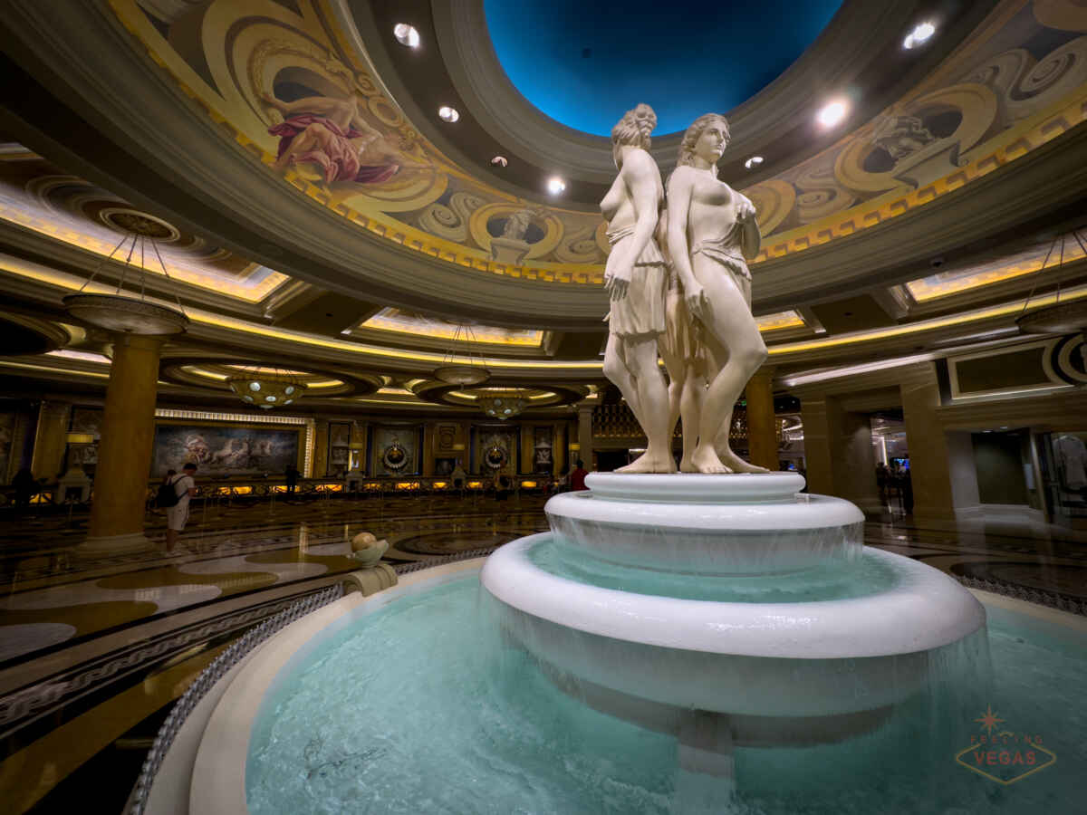 Does Caesars Palace Have a Resort Fee? (How Much?) 1 Does Caesars Palace Have a Resort Fee