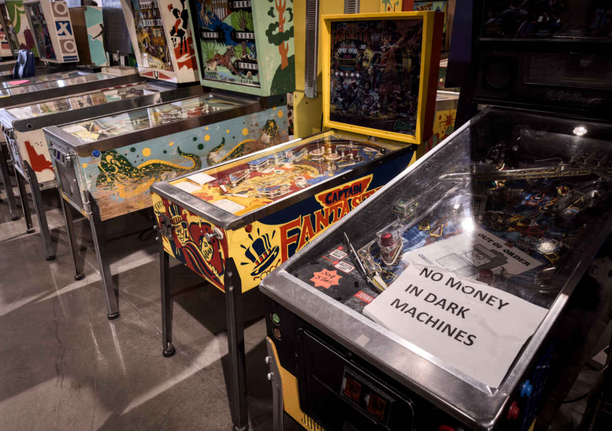 Broken Pinball Machines (Dark Machines)