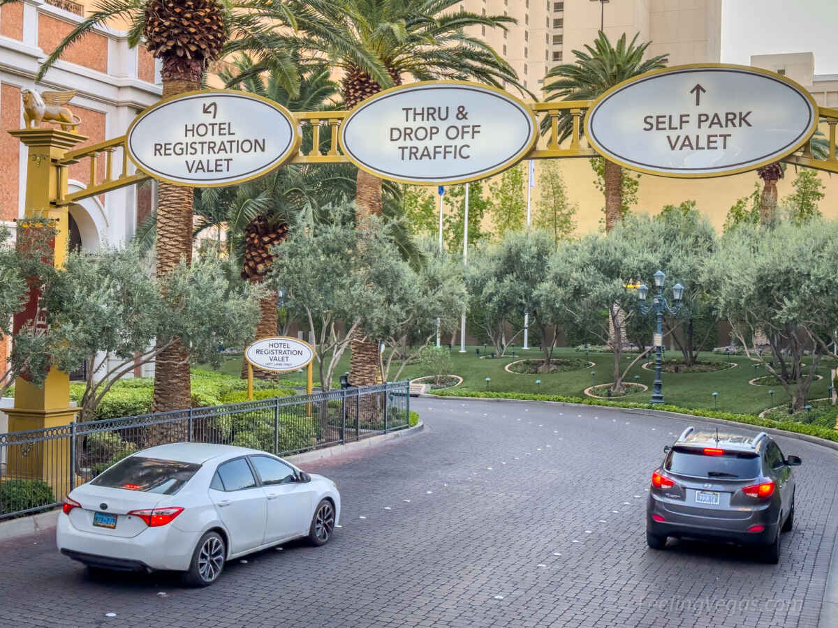 entrance to self parking and valet at the Venetian Las Vegas
