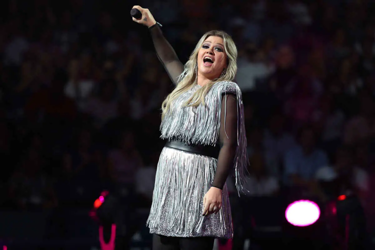 Two Las Vegas Superstars Announce Their Residency Returns! 2 Kelly Clarkson Las Vegas