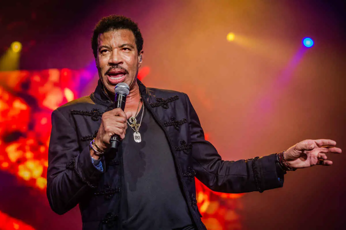 Two Las Vegas Superstars Announce Their Residency Returns! 4 Lionel Richie Las Vegas residency