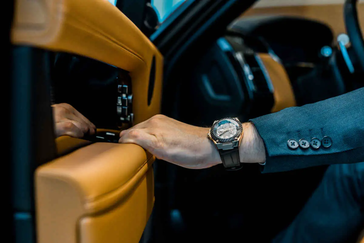 Mastering the Las Vegas Nightclub Dress Code (What to Wear) 5 Accessorizing for Vegas Nightclubs