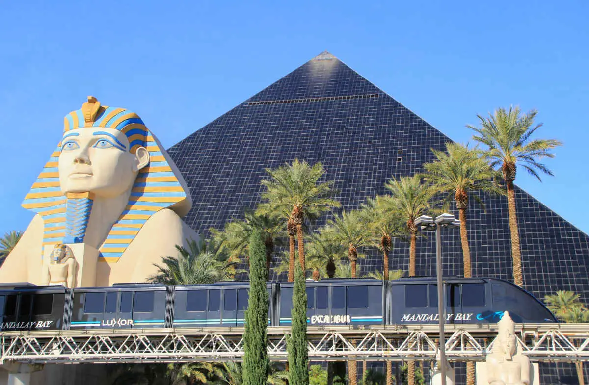 Transportation on the Las Vegas Strip - How to Get Around Without a Car 5 Insight into Free Shuttle Services and Trams in Las Vegas