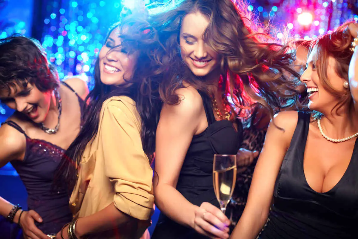Mastering the Las Vegas Nightclub Dress Code (What to Wear) 6 Shopping Tips for Vegas Nightclub Attire
