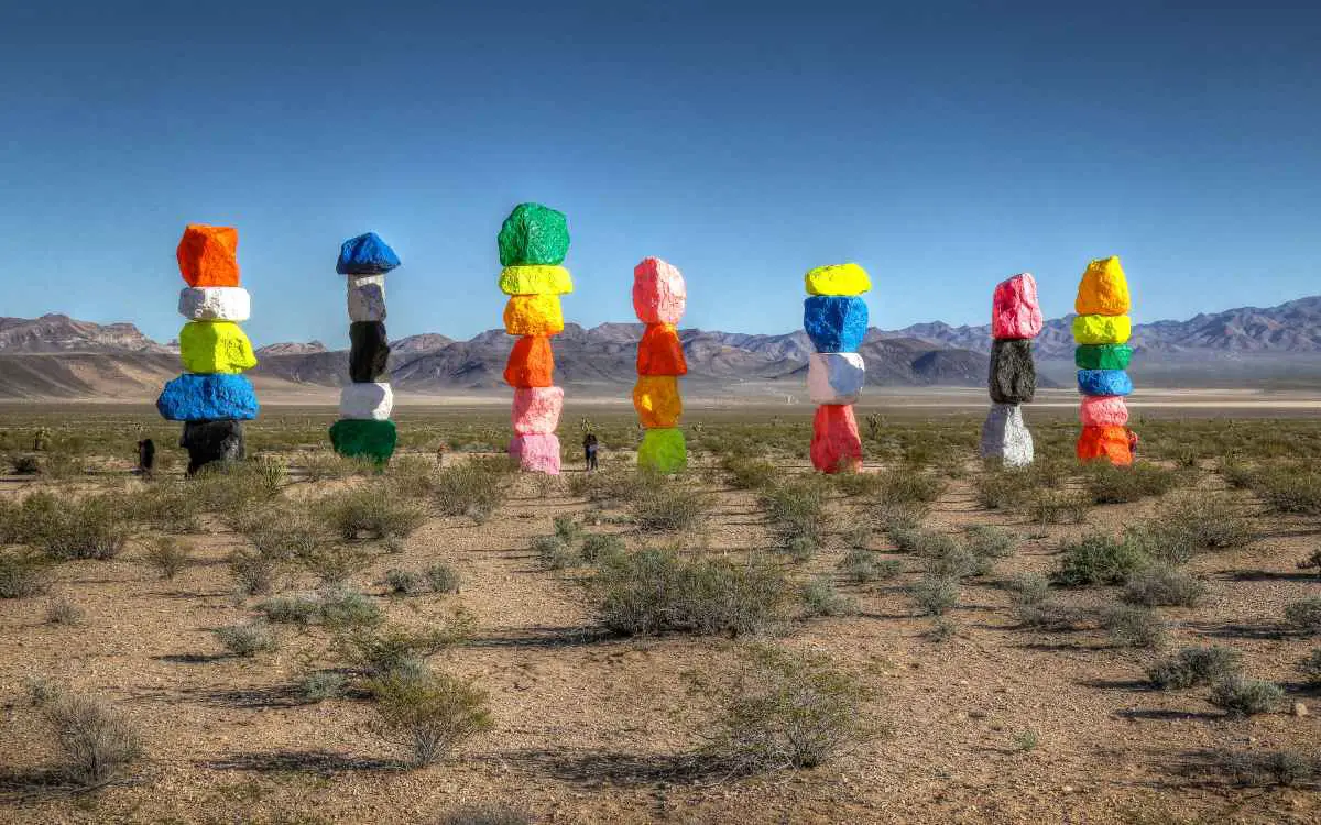 How to Be a Las Vegas Insider: Secrets from the Locals 12 seven magic mountains las vegas